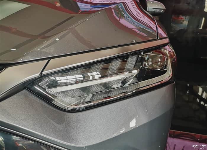国产轿车新势力,比亚迪秦plus到店看车有感