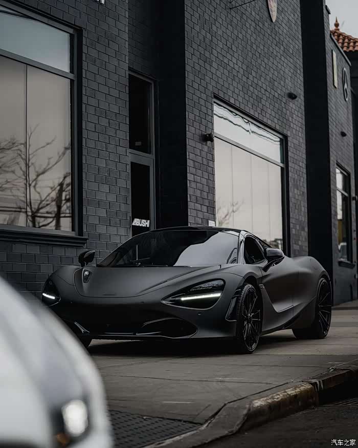 哑光深黑色贴膜迈凯伦720sspider