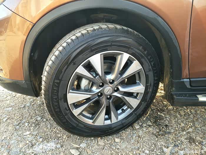 出奇骏改楼兰18寸原车轮胎2356518才跑370公里