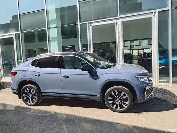 泰坦蓝/黑顶探岳x380tsi尊崇版开回家