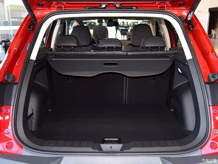 言归正传,说说车吧,先张后备箱
