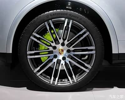 保时捷共有种颜色刹车卡钳黑色银色红色黄色其对应刹车盘等级也依次从