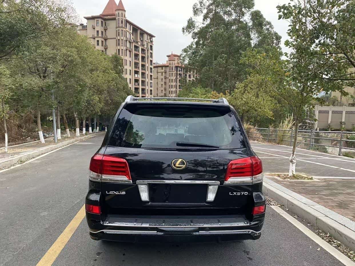 15款雷克萨斯lx570灵活的操控性充满肌肉感