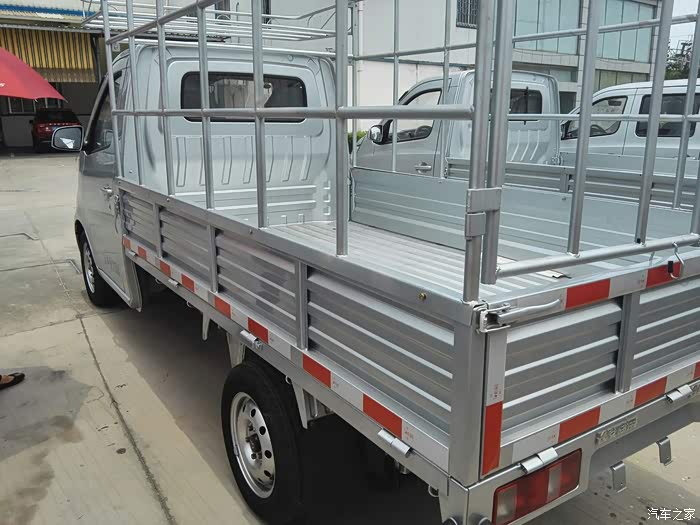 请问哪位兄弟的车是长安星卡单排苍栏?