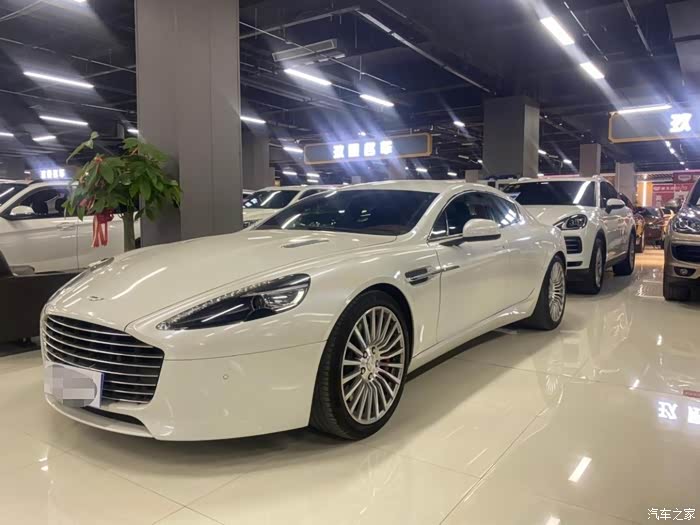 白色的阿斯顿马丁aston martin,发动机性能好,爱了