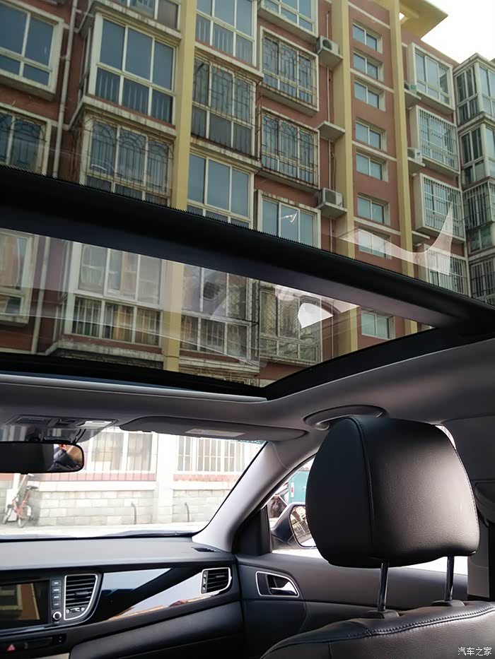 大爱名图全景天窗满月小白和它的主人