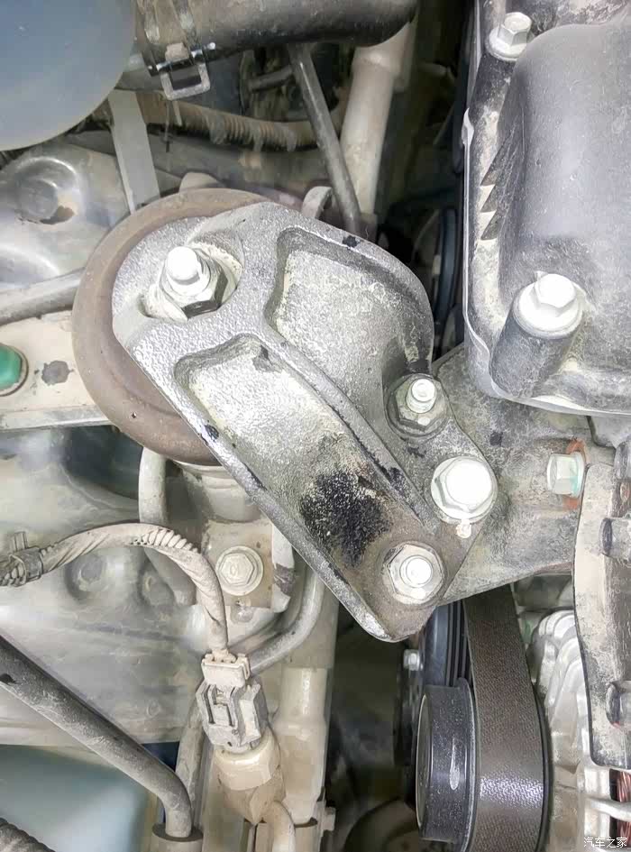 现在ix25(1.6l)的发动机漏油是啥原因