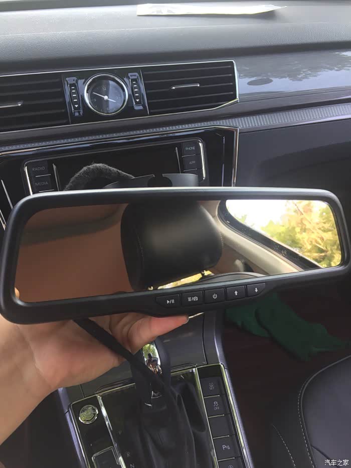 大众原厂行车记录仪加后视有点小疑问,大家来探讨下!