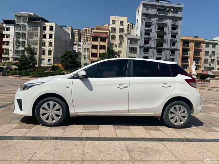 丰田小型两厢车致炫太省油了真的可以说是加油站的克星