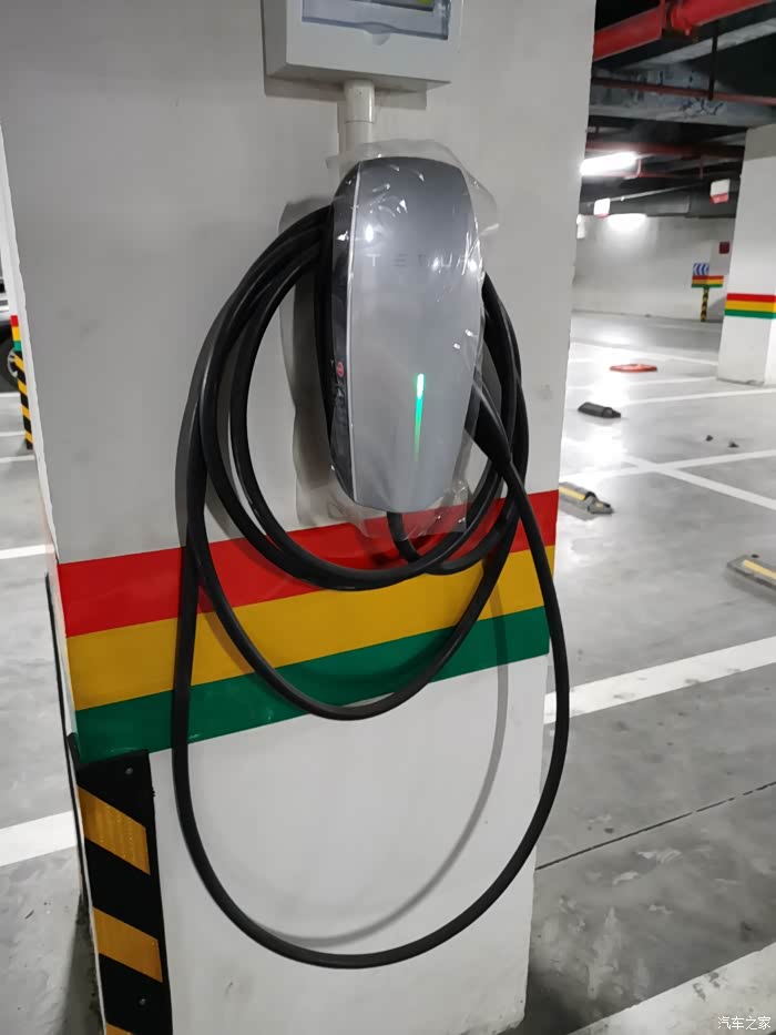 车库探秘充电桩和纯电动汽车敢发就敢宋