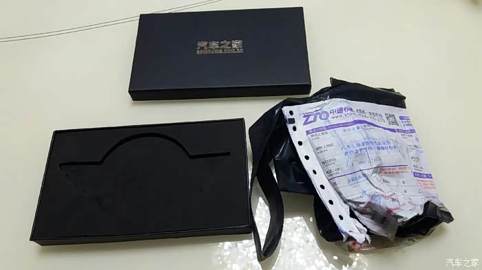 收到的车标只有一个盒子,没有东西,什么情况