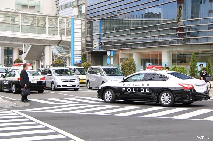 第三代天籁警车