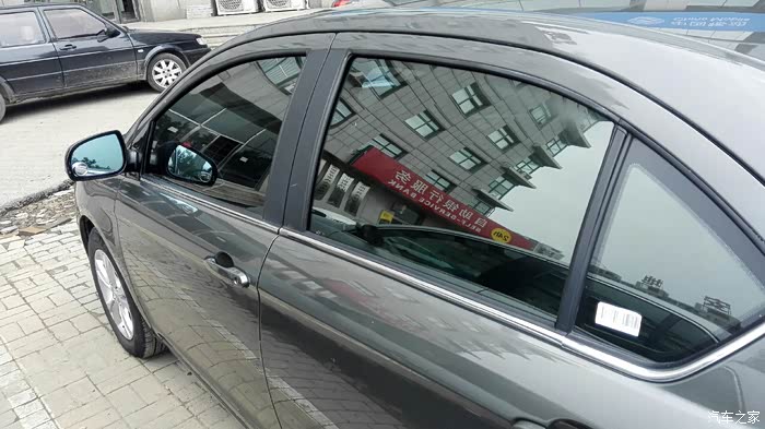 各位车友 你们有买c30贵族灰吗? 给小弟发几张图片看!谢谢