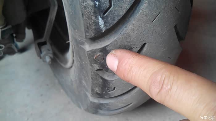 长条状物质强塞补胎好吗?