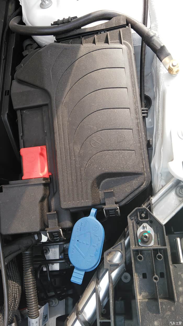 【图】哪个里面加玻璃水的,告诉下,谢谢,来个图_奔驰gla论坛_汽车之家