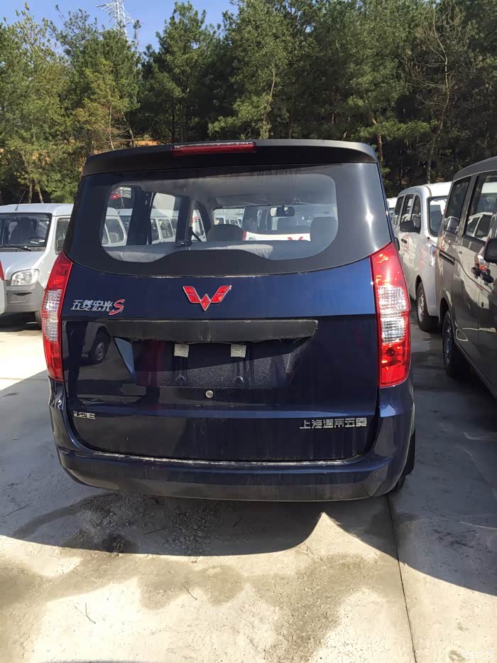 【图】在4s店门口看到了新款s的颜色_五菱宏光论坛_汽车之家论坛