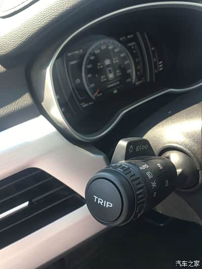 trip按键按这个可以调节仪表盘显示瞬时油耗总公里数胎压监测公里数计