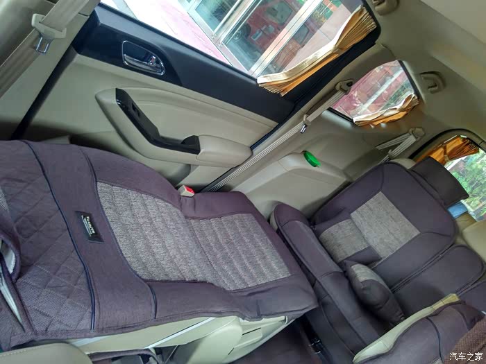 宝骏730改中排旋转座椅