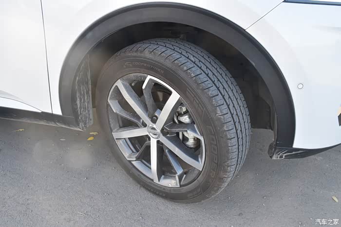 轮胎的尺寸和大小我觉得比较协调