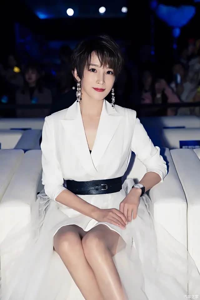 谢楠结婚之后好温柔薄纱裙成为首选果然女人味十足