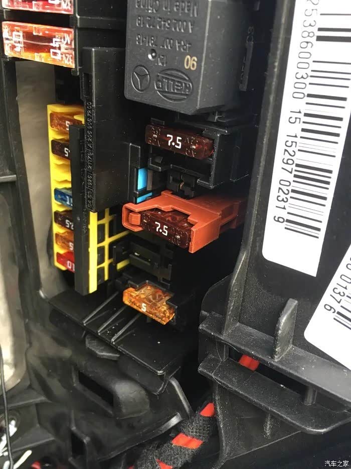 glc260豪华驾驶位保险盒原装布局