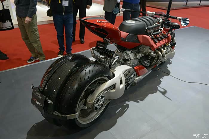 12缸350马力的摩托怪兽本屌只敢跪舔