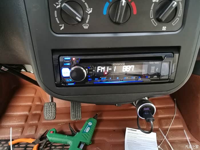 13款五菱之光6388改装音响机子真不好找尺寸非标准的还带导轨