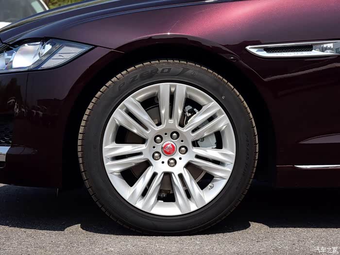 xfl 这个18寸轮毂 喷亮黑会显得很小吗?