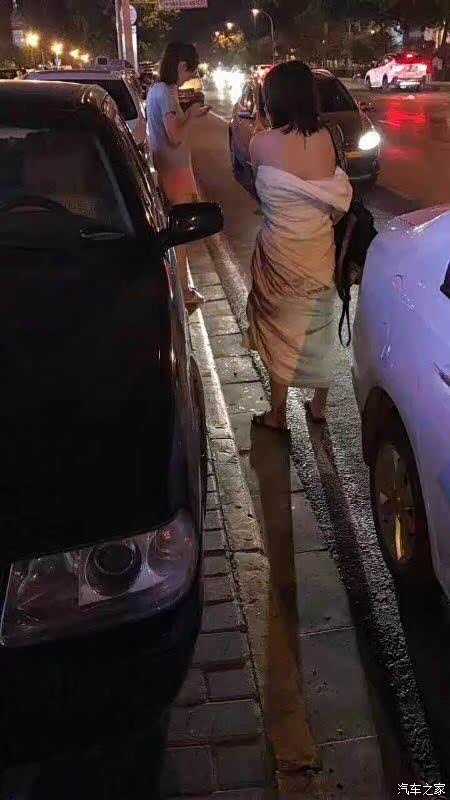 这个在地震中裸奔了你怎么看