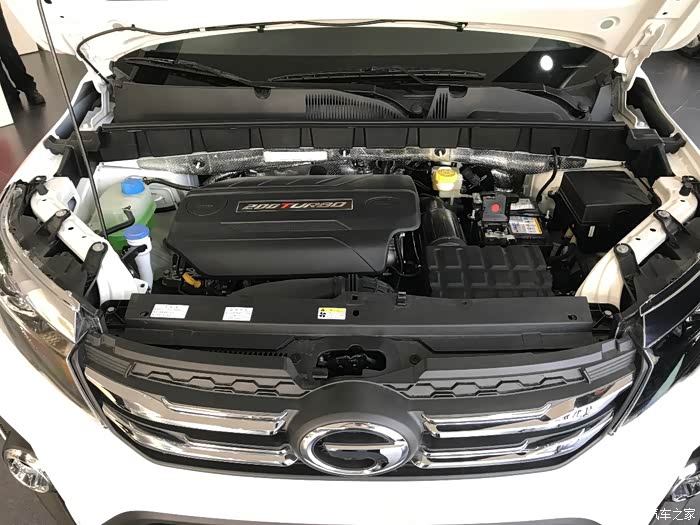布局分规整发动机舱,给人感觉有欧洲范!