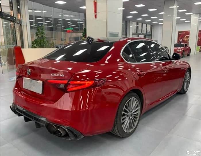 小试大红色意大利美人giulia