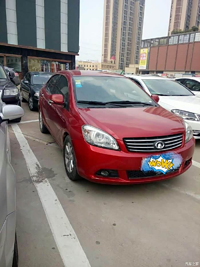 停车场捕获红蓝两只野生小三