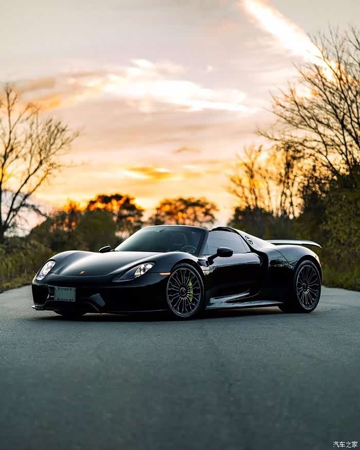 黑色的本来就带着一种神秘感