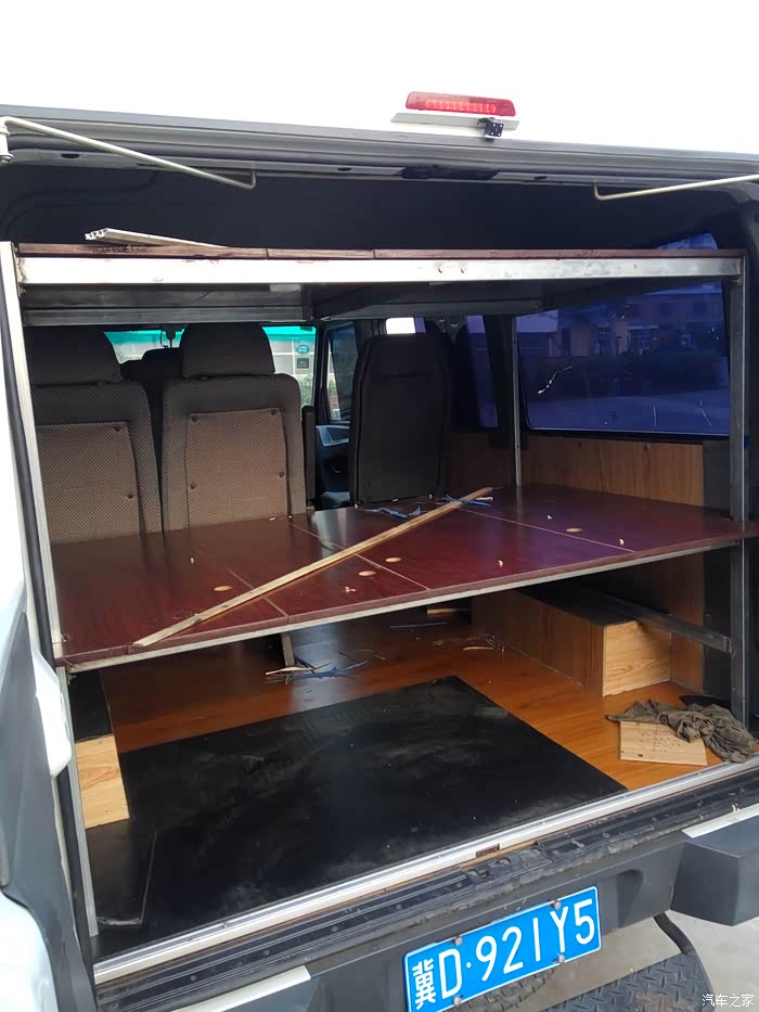 依维柯得意简易功能床车改装