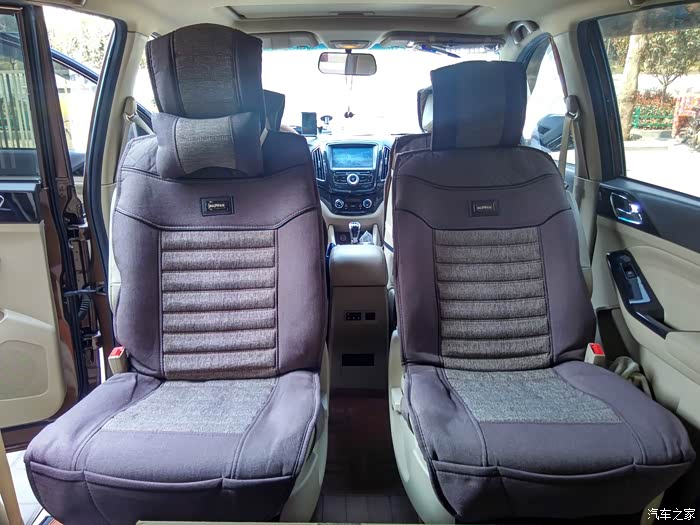 宝骏730改中排旋转座椅