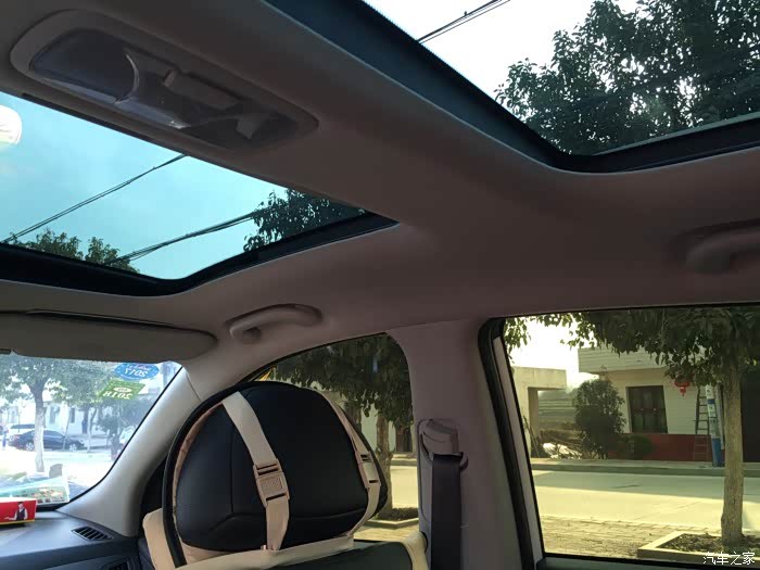 渣渣照相技术下的全景天窗