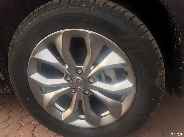 因为新手我想知道传祺gs3轮胎尺寸都样.配置分吧.忘记啦