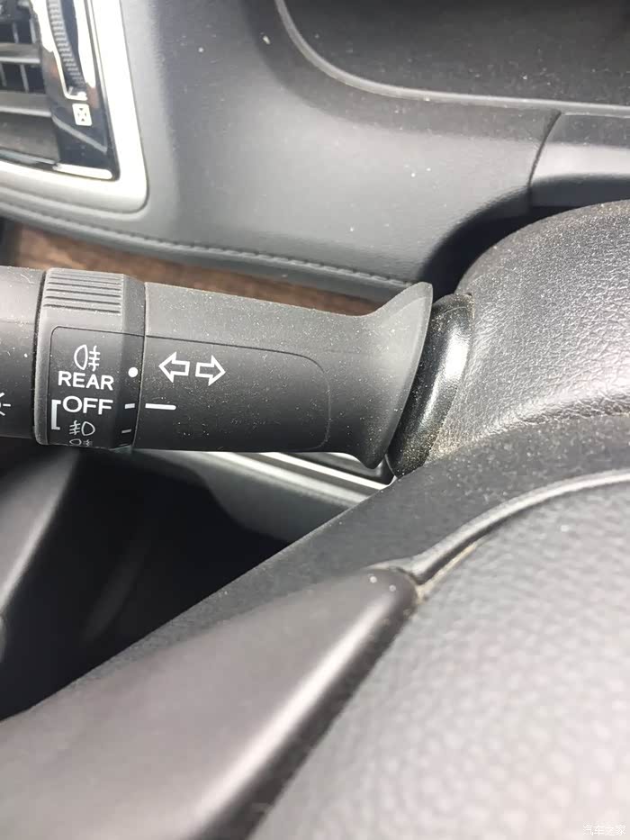 奥5前后雾灯键上的rear什么意思