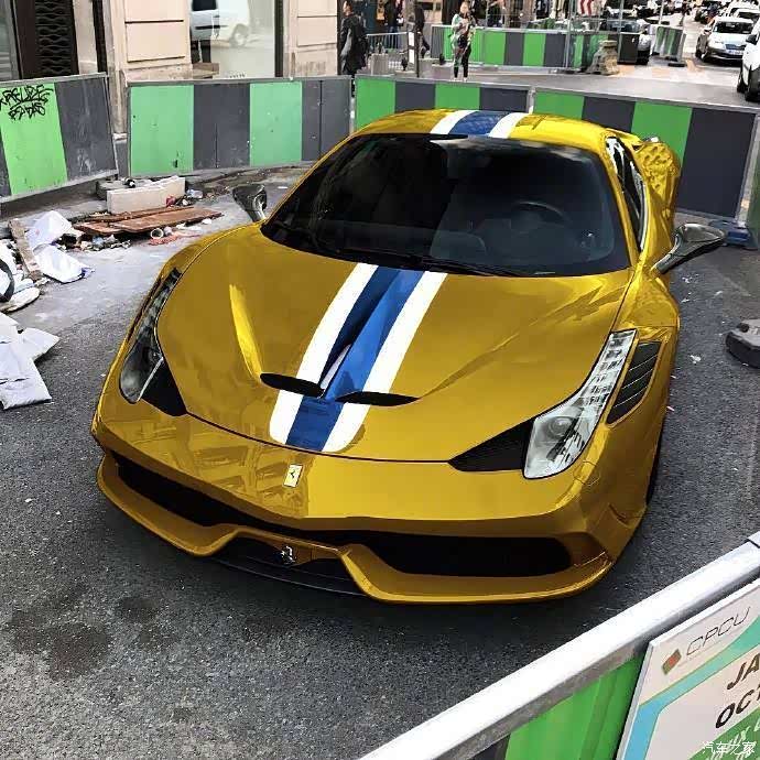 这些金色的豪车,全车身披上了黄金甲,真是炫富,简直是太美了.