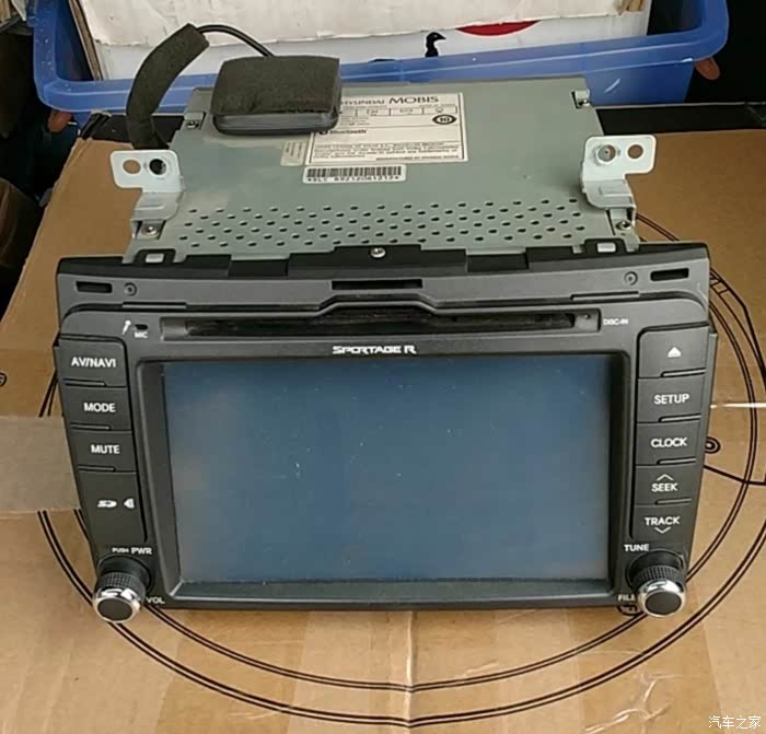 智跑的备胎低音炮爱威ast11