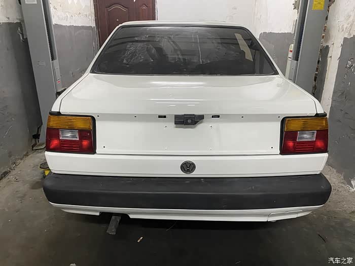 白捷达 黑普桑 后备箱里全是q