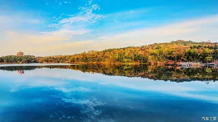 一帧帧江河美景尽显生态魅力一片片丰收景象映照火红日子