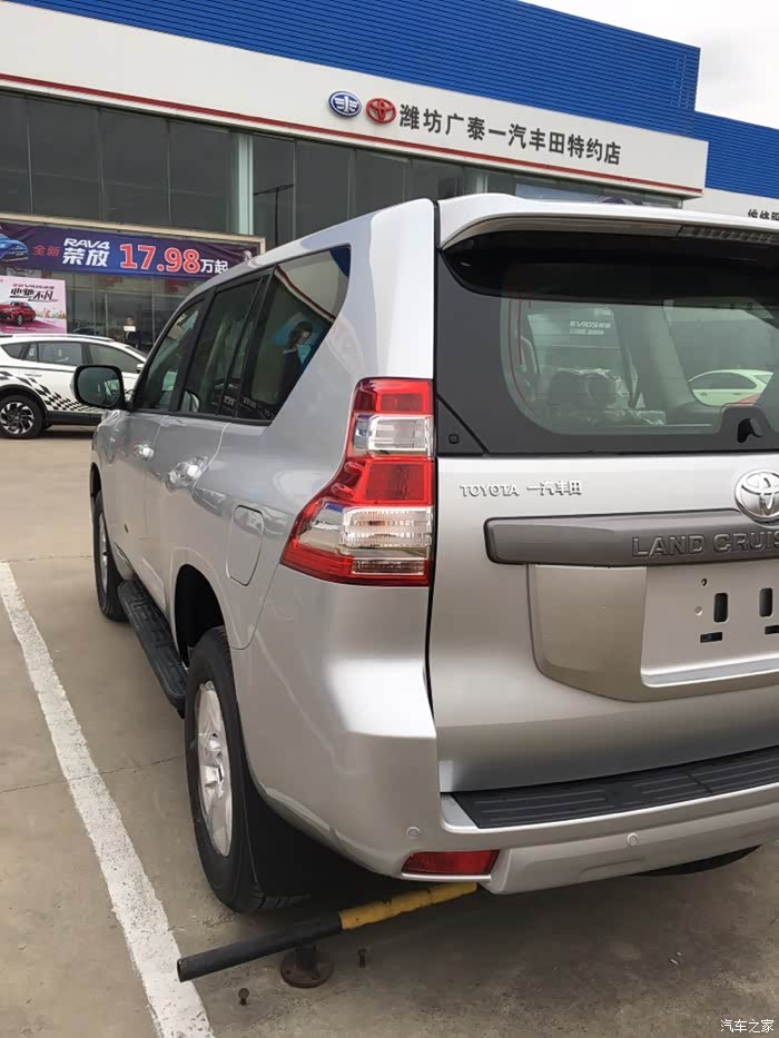 大家好我的车提来了看看我的普拉多银色帅不帅