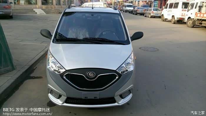 富路的a12,银灰色整车还是蛮协调,少一些违和感