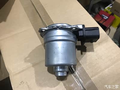 离合器拨叉电机,这个电机原理等同于手动挡离合器分泵tcm根据换挡需求