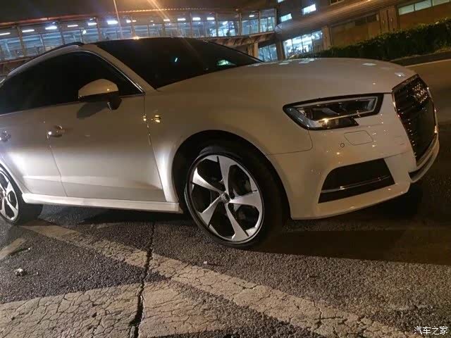 发个作业,17款白奥迪a3 2.0两厢运动