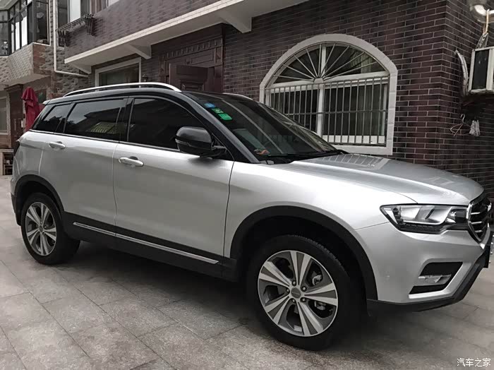 有人提黑顶银色车身的吗