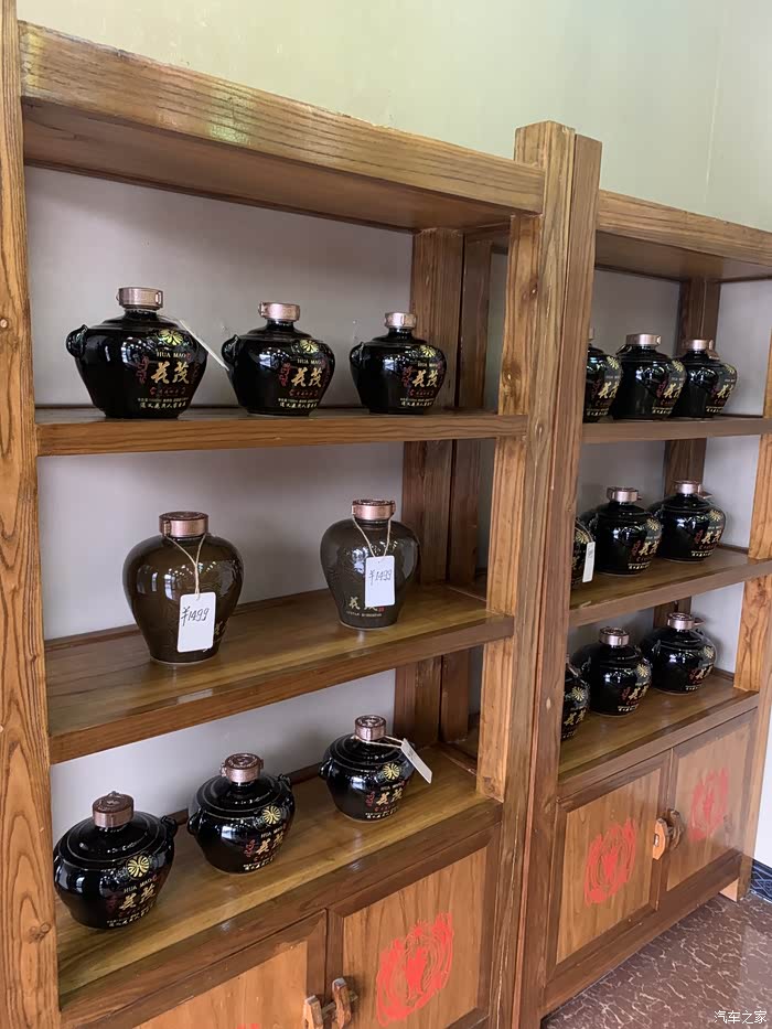 在花繁叶茂的花茂村品味花茂酒