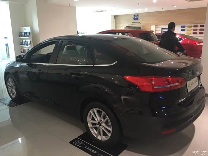 黑色15t三厢全新福克斯