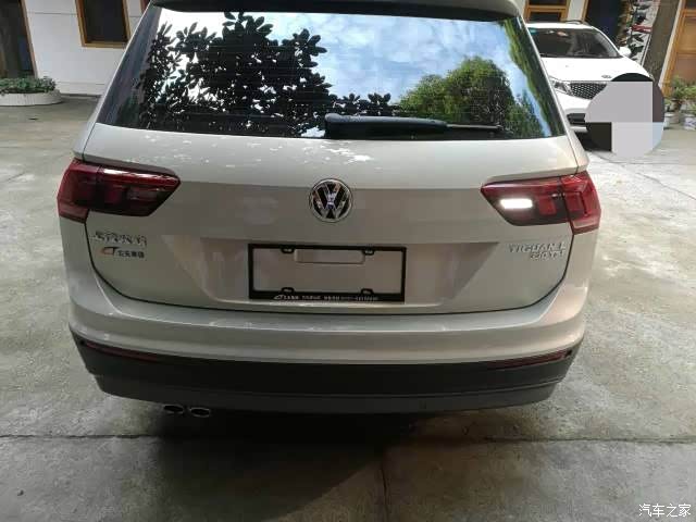 途观l风尚版倒车尾灯只有一边亮,都是这样吗?销售说都是如此.